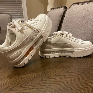 Women Mayze Size 7 Puma. Great condition. Used.